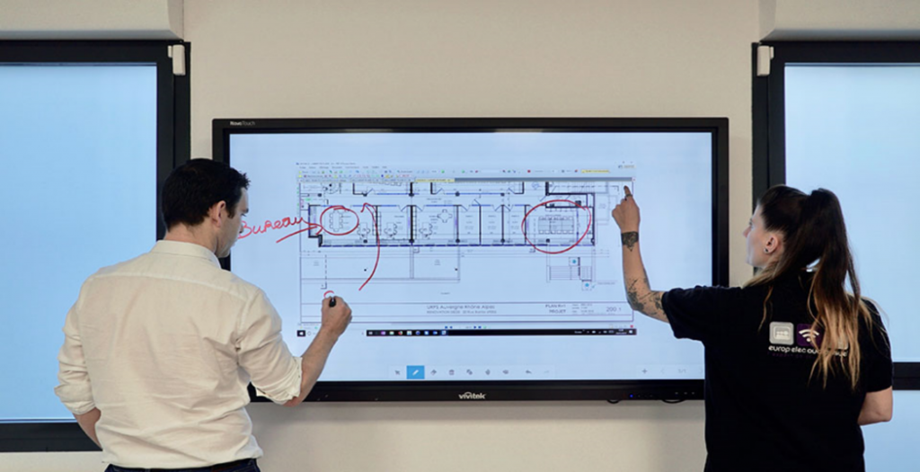 L’écran tactile, l’outil de collaboration intelligent